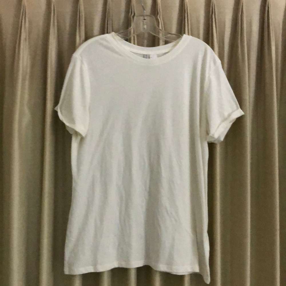 ✌🏽H&M Divided Basic Tee - Picture 4 of 4